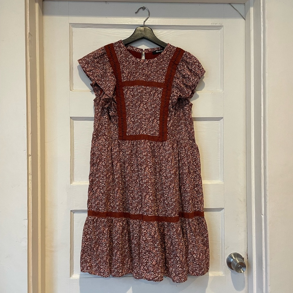 Flutter-Sleeve Mini Dress in Cottage Garden
